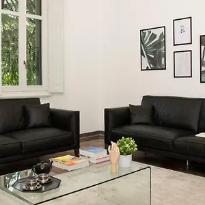  Appartement Joivy Splendid 3br With Parking And Terrace In Italië